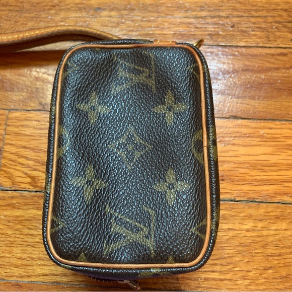 Authentic Louis Vuitton Monogram Canvas Wapity Case Zippered Pouch - Picture 3 of 10